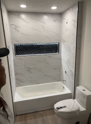 Tub & tile surround