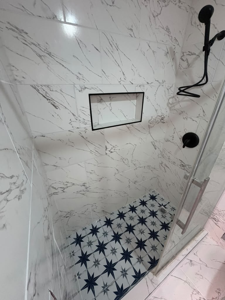 New shower with matte black rain head, handheld sprayer and star-pattern floor in Las Vegas